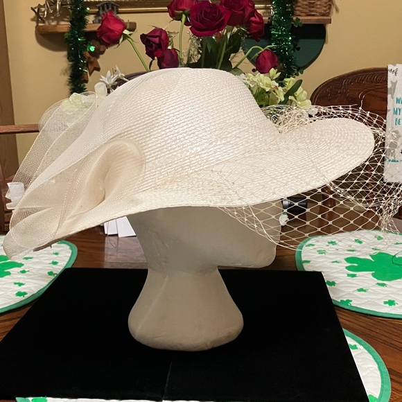 Vintage Wide-Brim Veiled Straw Hat - Ivory - Picture 2 of 6
